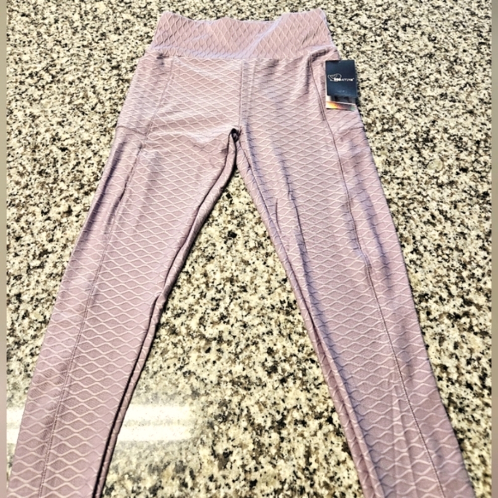 ShoActive Butt Sculpting Leggings. NWT